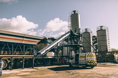 The Two Main Types of Concrete Batching Plant: What Are They and How Do They Work?